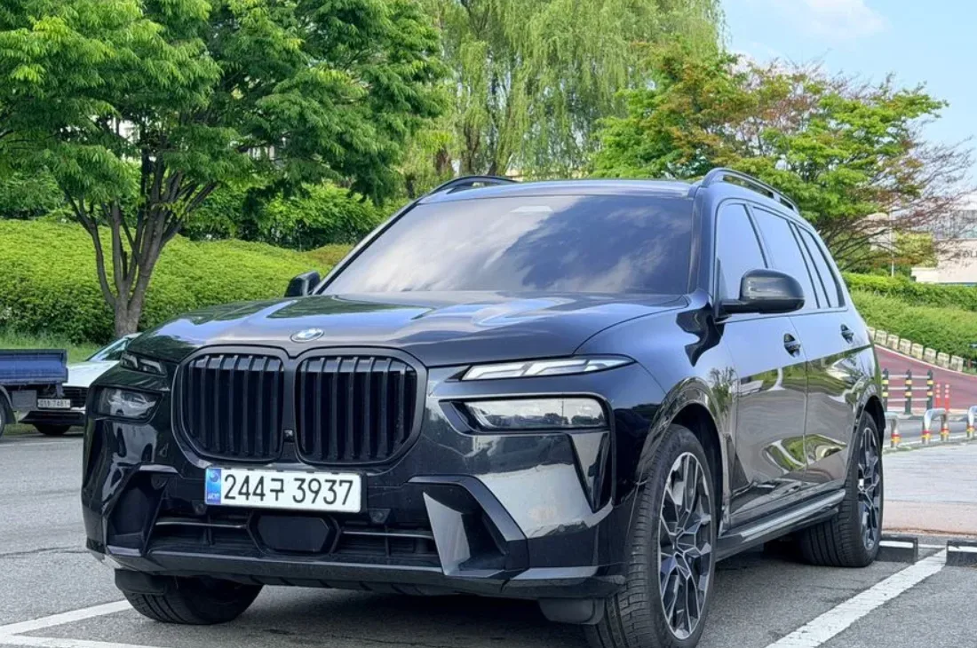 2025 BMW X7 xDrive 40i M — 1/12