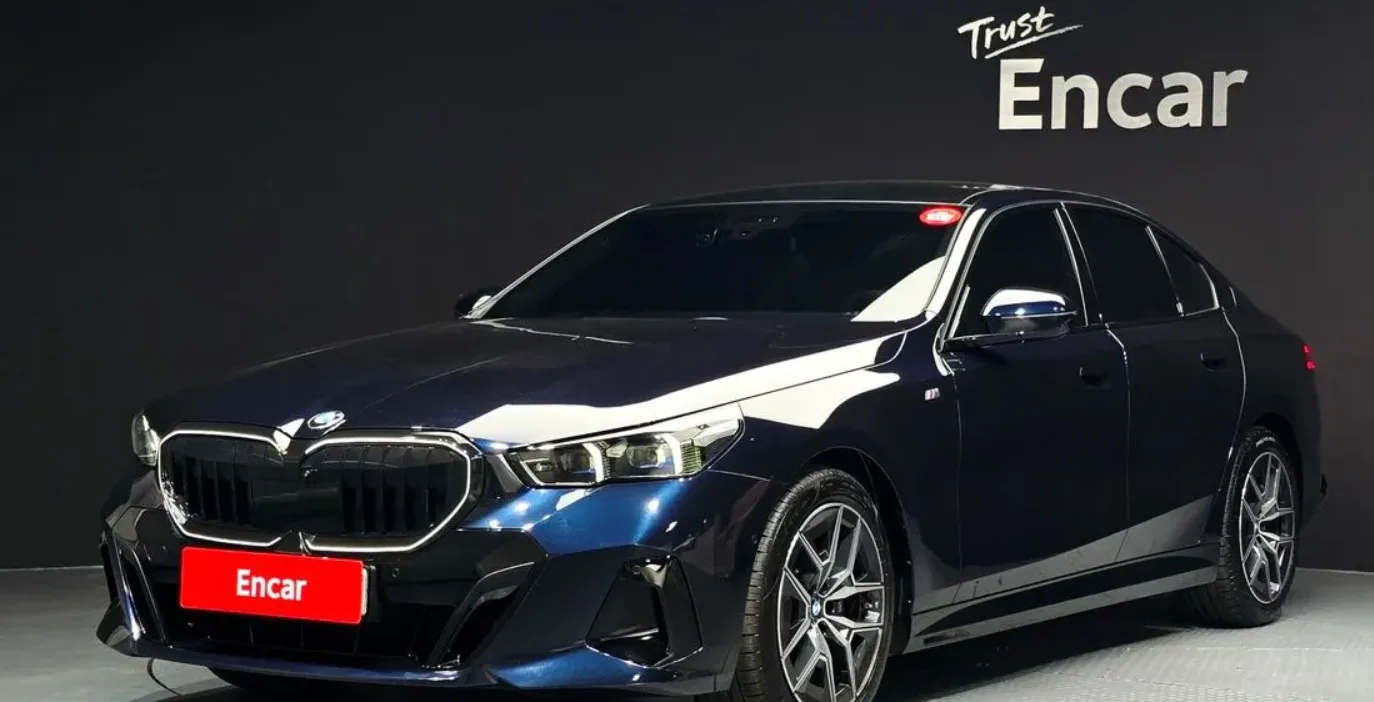 2025 BMW 520i M Sport — 1/12