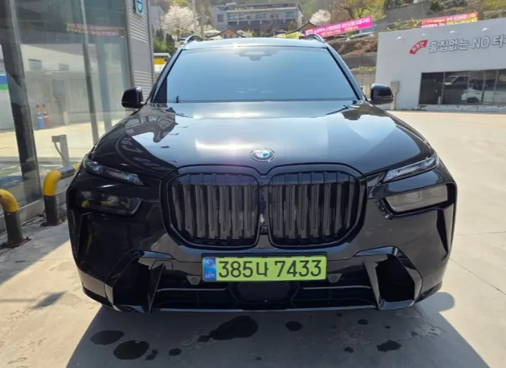 2026 BMW X7 — 1/6