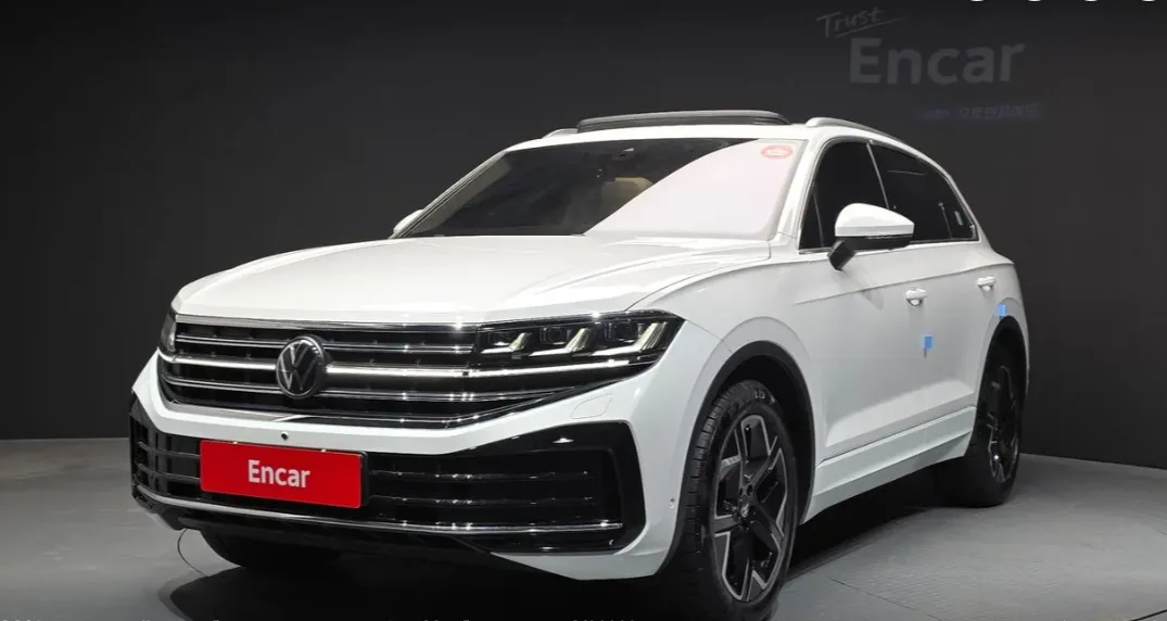 2024 Volkswagen Touareg — 1/6