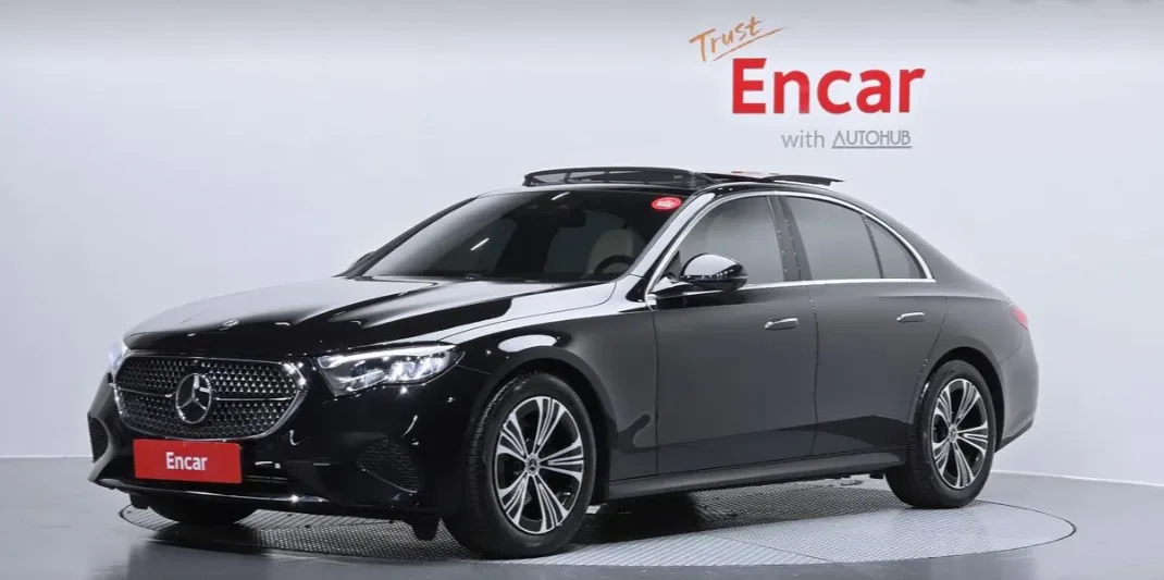 2025 Mercedes-Benz E 200 — 1/9