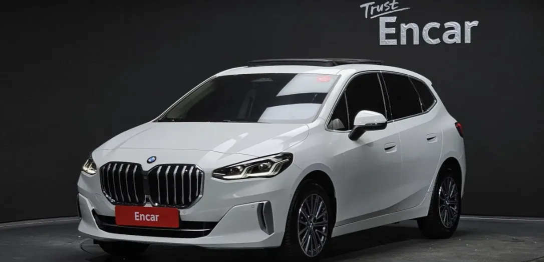 2023 BMW 220 — 1/8